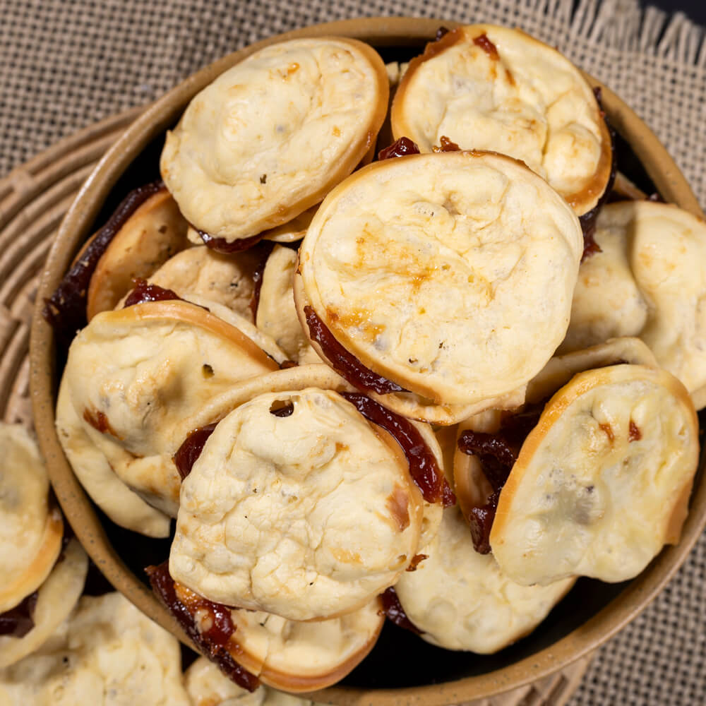 Biscoito de Provolone com Goiabada