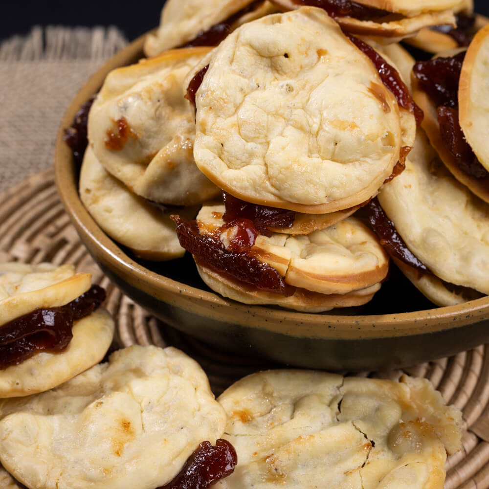 Biscoito de Provolone com Goiabada